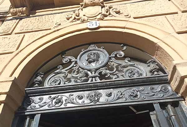 restauracion_de_puerta_metalica_herreria_donostia_san_sebastian.jpg