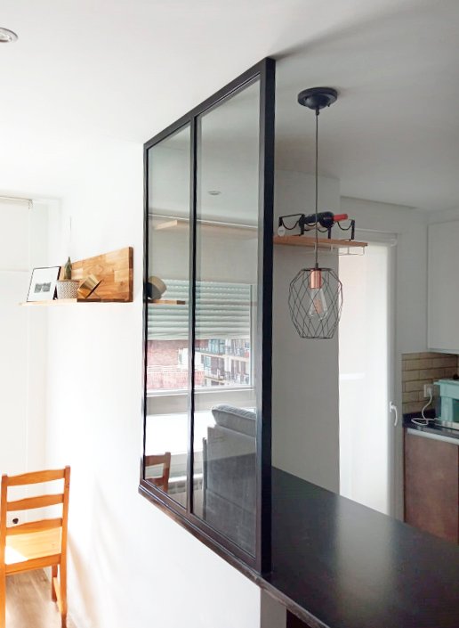 mampara separadora de ambientes de estilo industrial