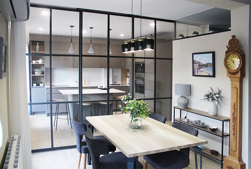 separadores_de_ambientes_cocina_y_salon_hierro_y_vidrio_san_sebastian.jpg