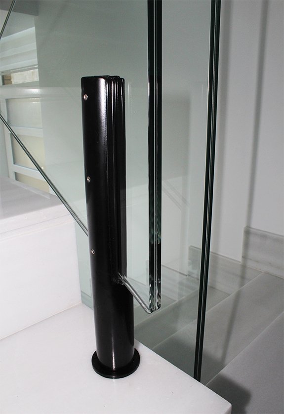 accesorios para alojamiento de barandillas de vidrio. comprar online soluciones para colocar barandillas en el suelo sin taladrar o agujerear. Soluciones para cristaleros y montadores.